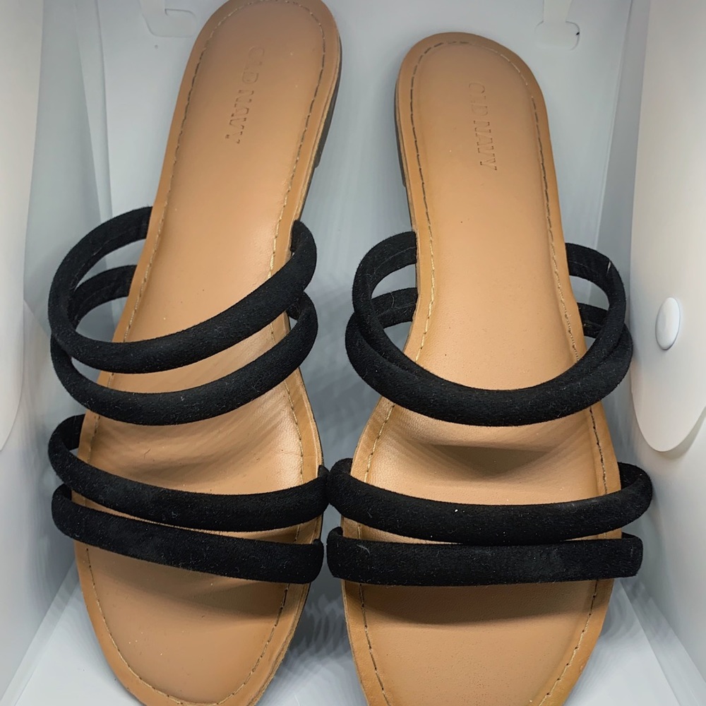 old navy size 8 sandals